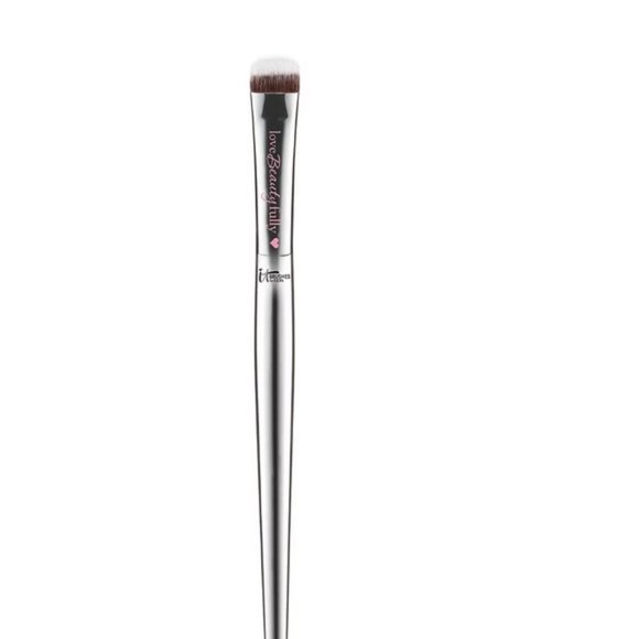 it cosmetics Other - Love Beauty Fully Eye Smudger Brush #221
